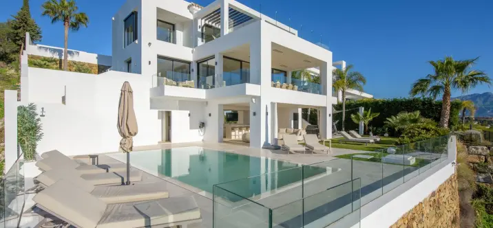 Продажа  отдельно стоящей виллы в El Paraiso 0