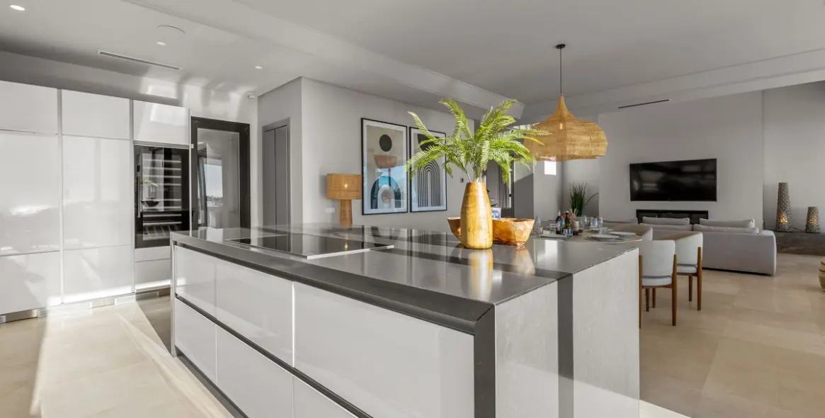 Продажа  отдельно стоящей виллы в El Paraiso 11