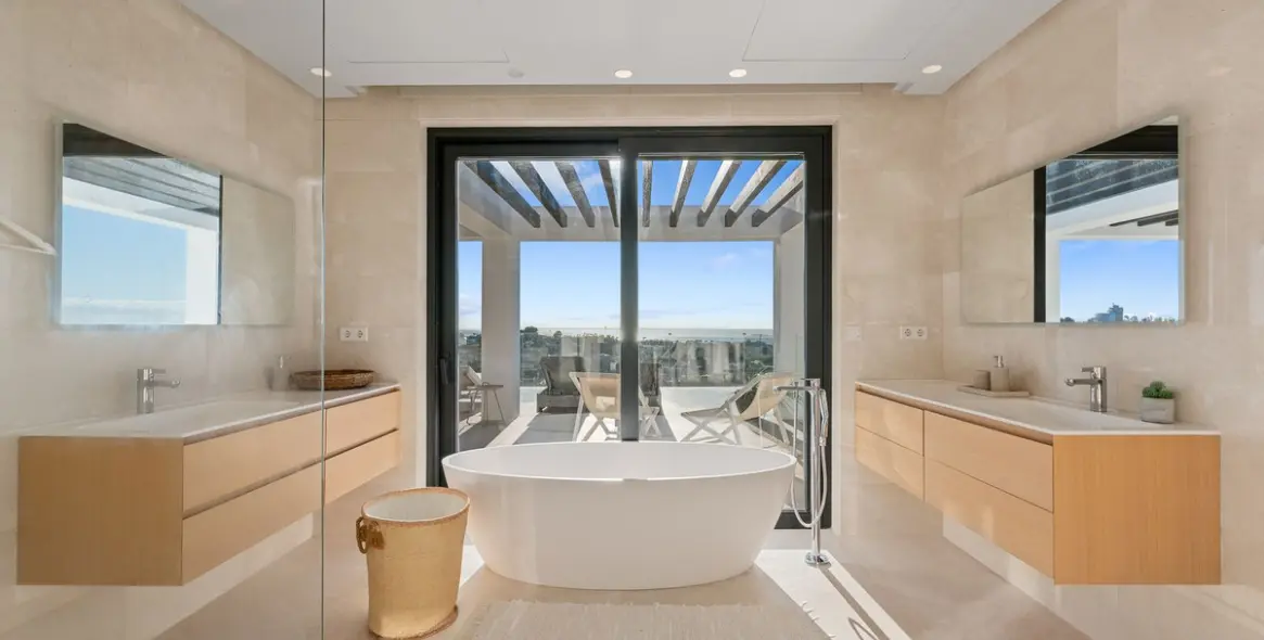 Продажа  отдельно стоящей виллы в El Paraiso 14