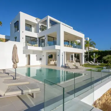 Sale of detached villa in El Paraiso