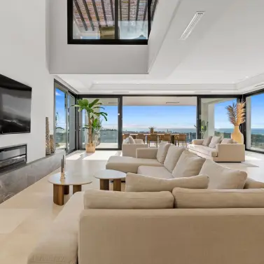 Sale of detached villa in El Paraiso