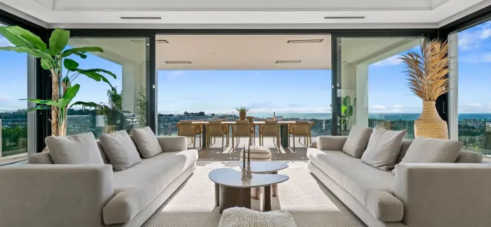 Sale of detached villa in El Paraiso 4