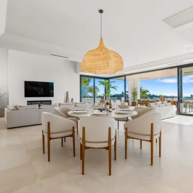 Sale of detached villa in El Paraiso