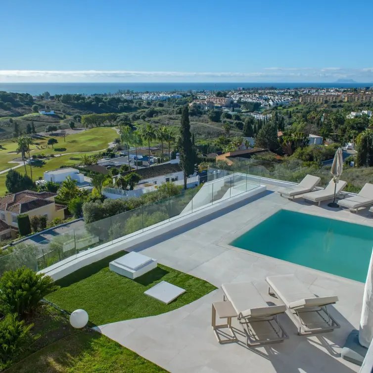 Продажа  отдельно стоящей виллы в El Paraiso