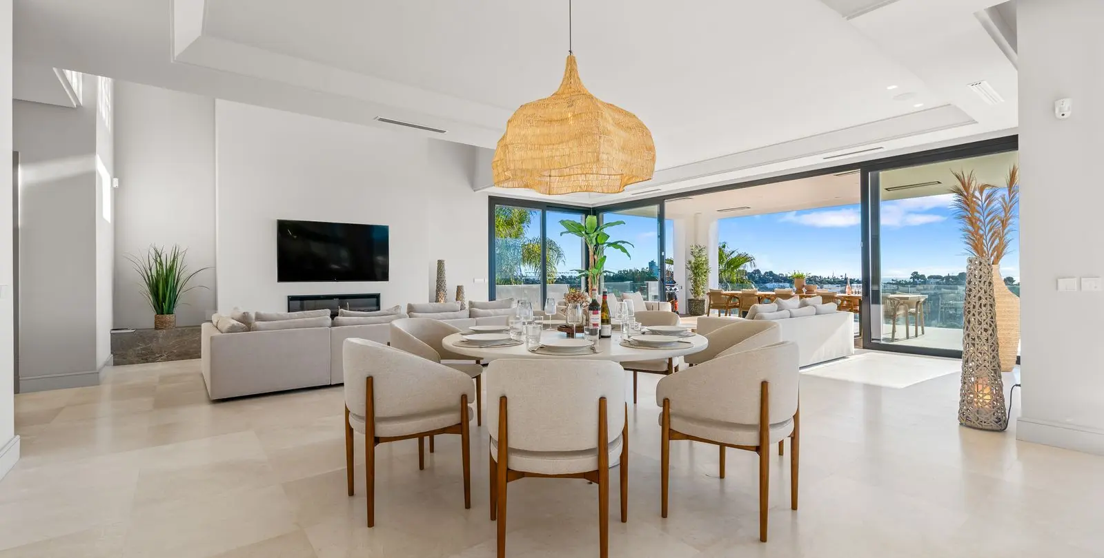 Продажа  отдельно стоящей виллы в El Paraiso 7