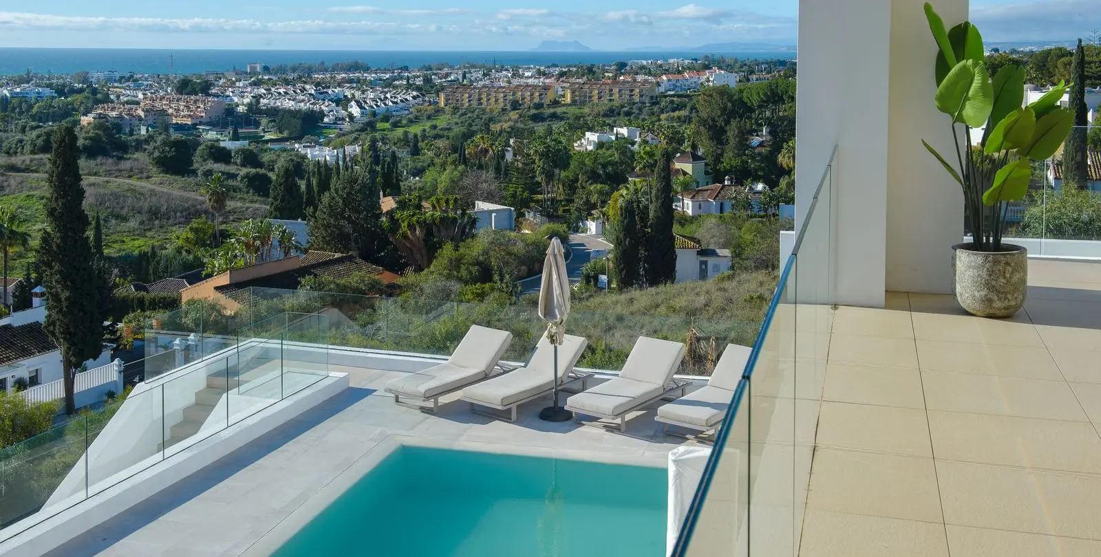 Продажа  отдельно стоящей виллы в El Paraiso 40