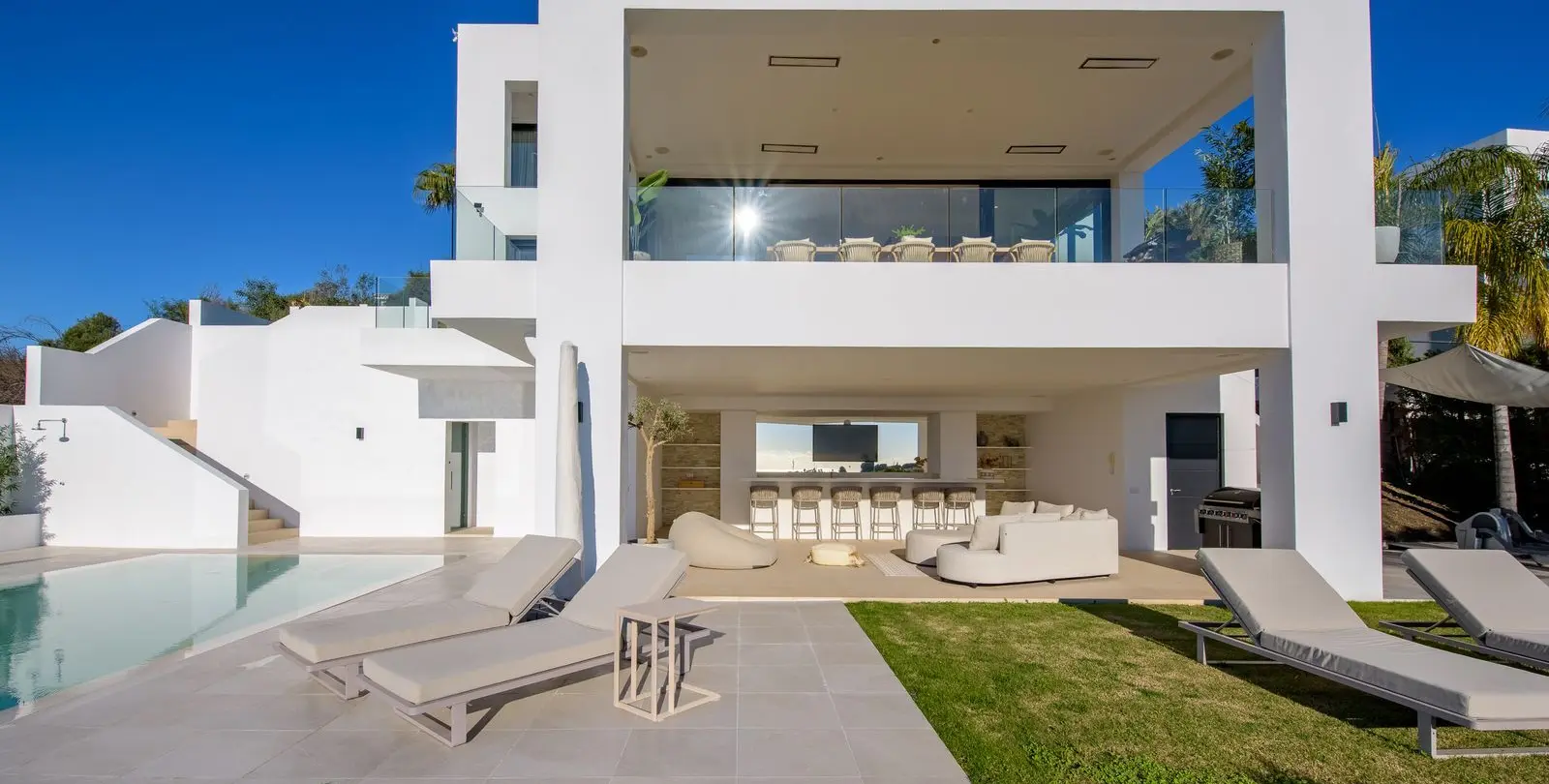 Продажа  отдельно стоящей виллы в El Paraiso 41