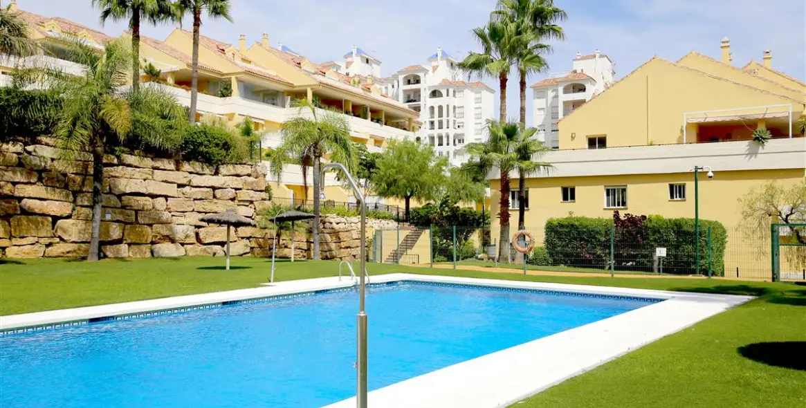 Краткосрочная аренда апартаментов на среднем этаже в Estepona 2