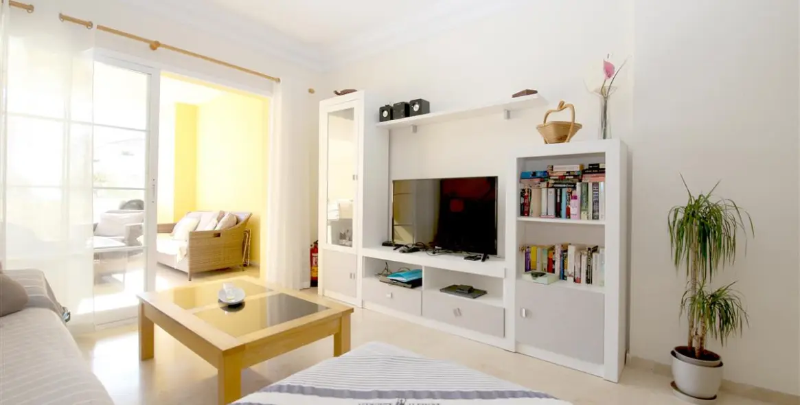 Краткосрочная аренда апартаментов на среднем этаже в Estepona 3