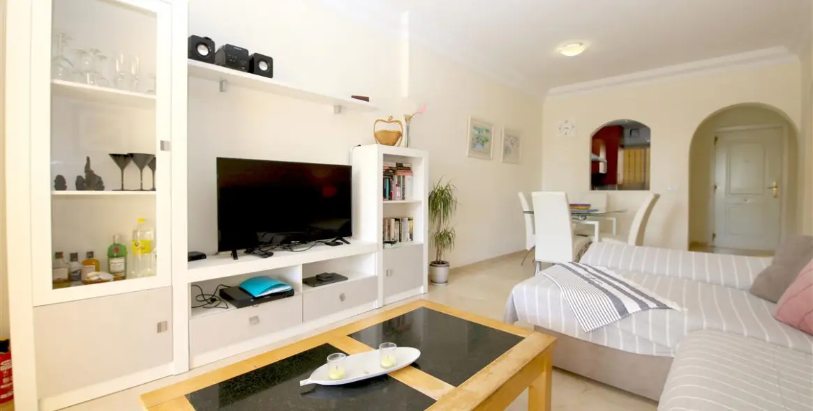 Краткосрочная аренда апартаментов на среднем этаже в Estepona 4