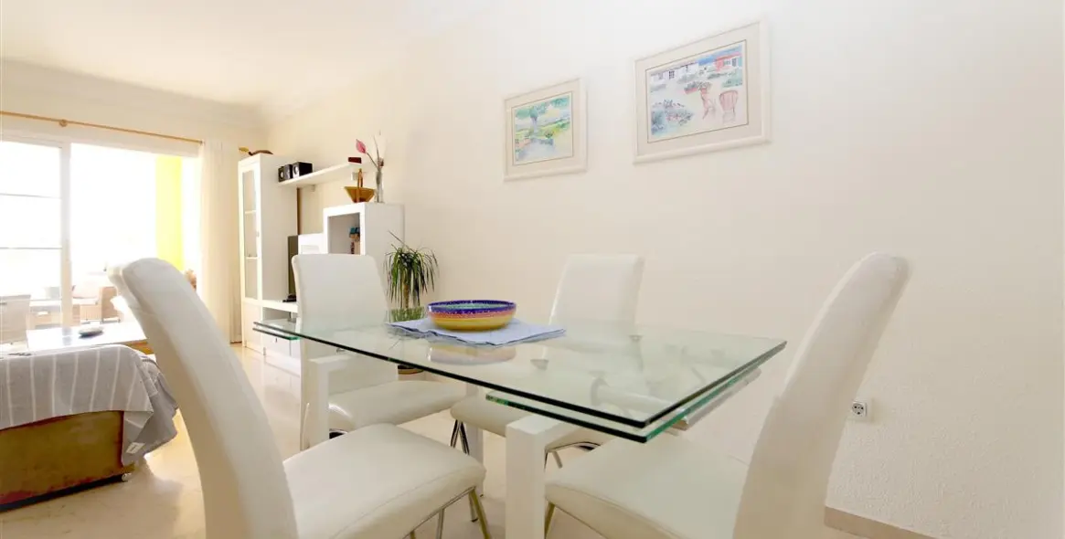 Краткосрочная аренда апартаментов на среднем этаже в Estepona 5