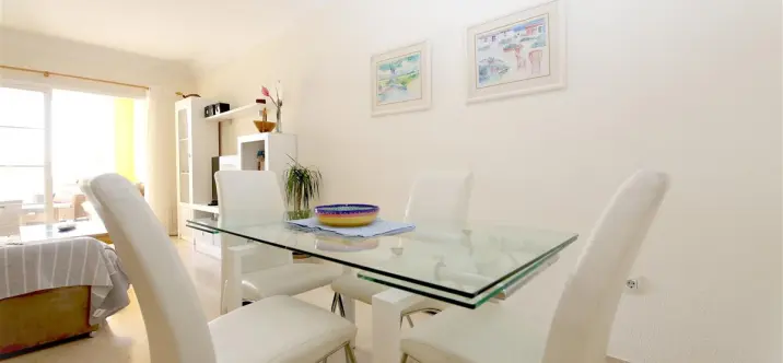 Alquiler a corto plazo de apartamento en planta media en Estepona 4