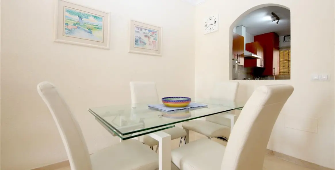 Краткосрочная аренда апартаментов на среднем этаже в Estepona 8