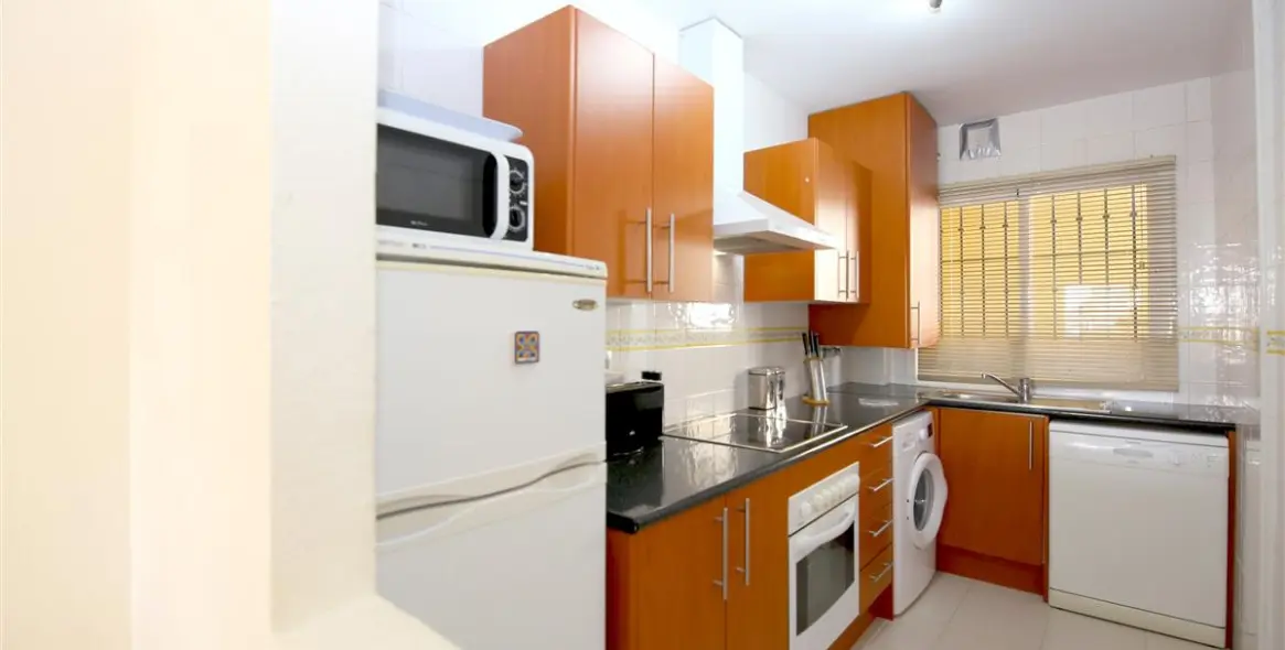 Краткосрочная аренда апартаментов на среднем этаже в Estepona 9