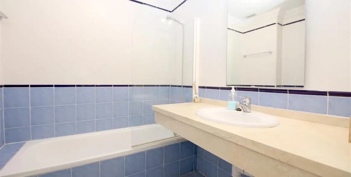 Краткосрочная аренда апартаментов на среднем этаже в Estepona 12