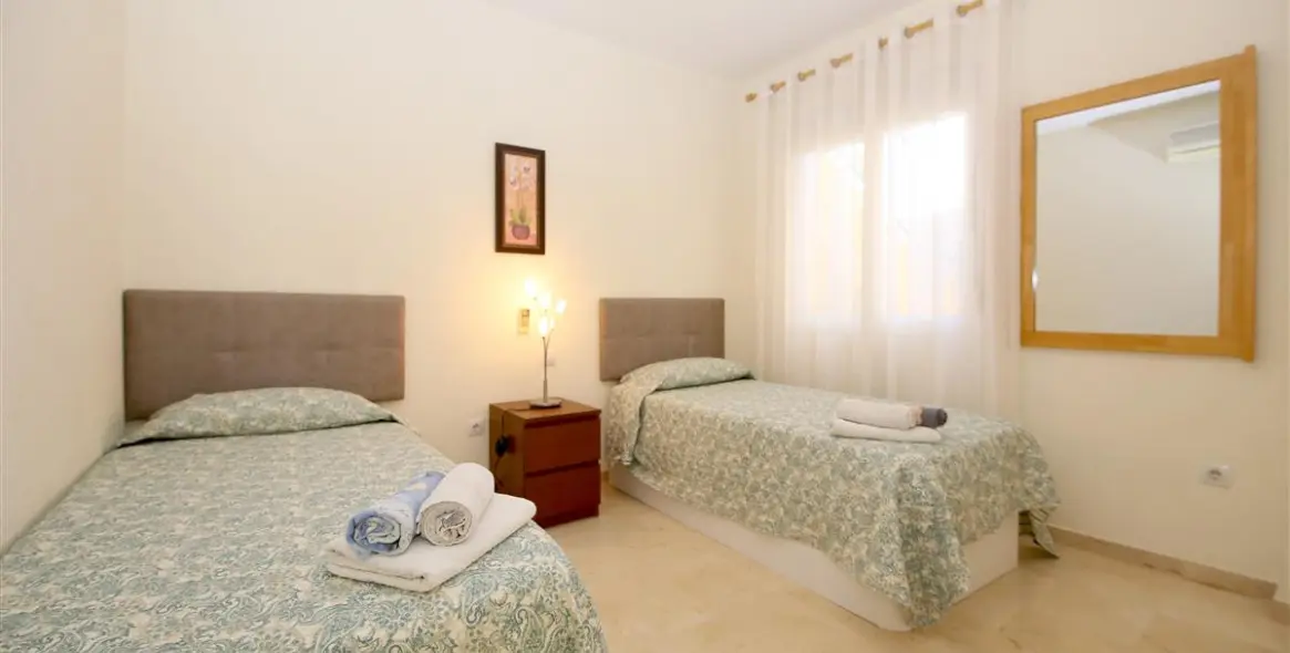 Краткосрочная аренда апартаментов на среднем этаже в Estepona 13