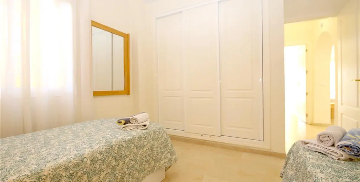 Краткосрочная аренда апартаментов на среднем этаже в Estepona 14