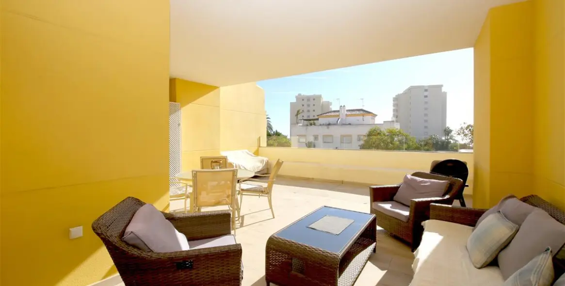 Краткосрочная аренда апартаментов на среднем этаже в Estepona 16