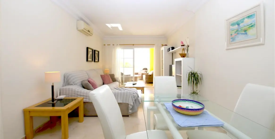 Краткосрочная аренда апартаментов на среднем этаже в Estepona 18