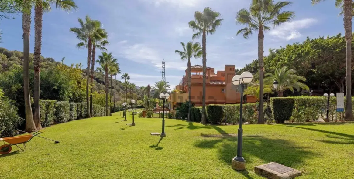 Long-term rent of middle floor apartment in Reserva de Marbella 2