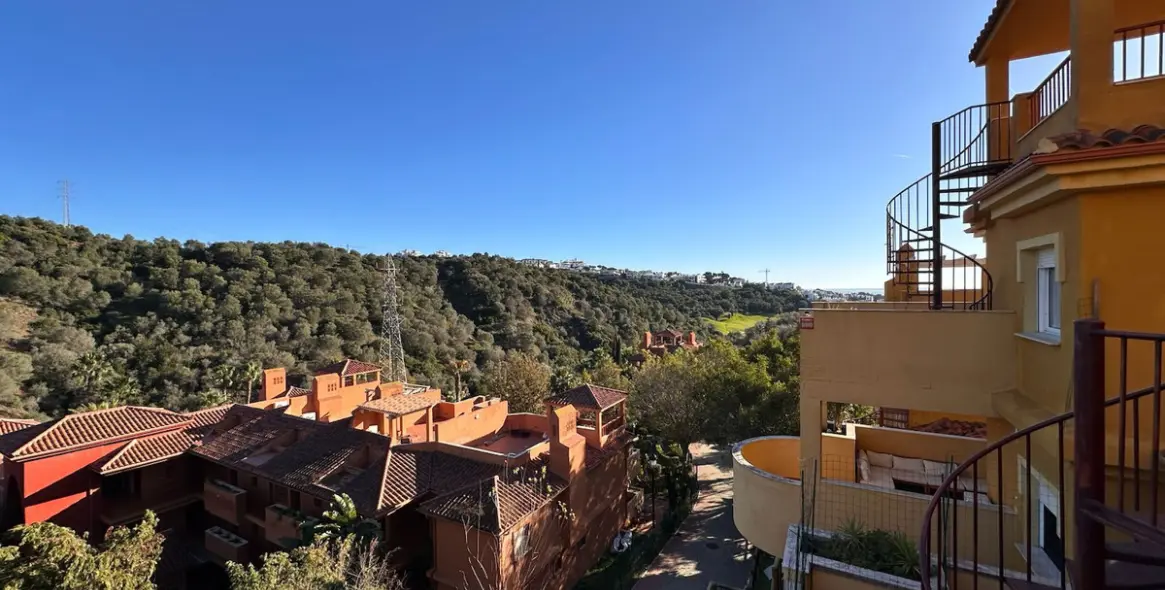 Long-term rent of middle floor apartment in Reserva de Marbella 5