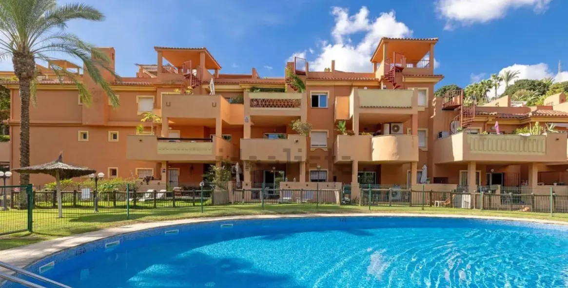 Long-term rent of middle floor apartment in Reserva de Marbella 8