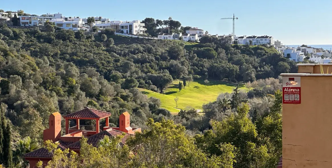 Long-term rent of middle floor apartment in Reserva de Marbella 9