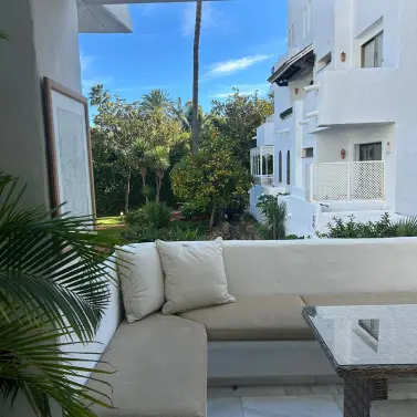 Долгосрочная аренда апартаментов на среднем этаже в Puerto Banús