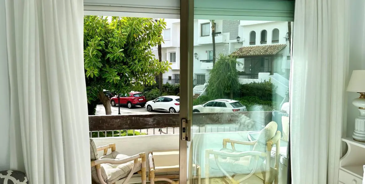 Долгосрочная аренда апартаментов на среднем этаже в Puerto Banús 33