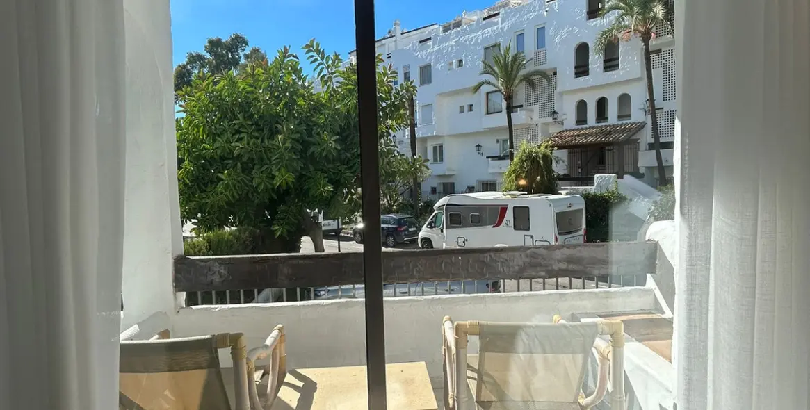 Долгосрочная аренда апартаментов на среднем этаже в Puerto Banús 34