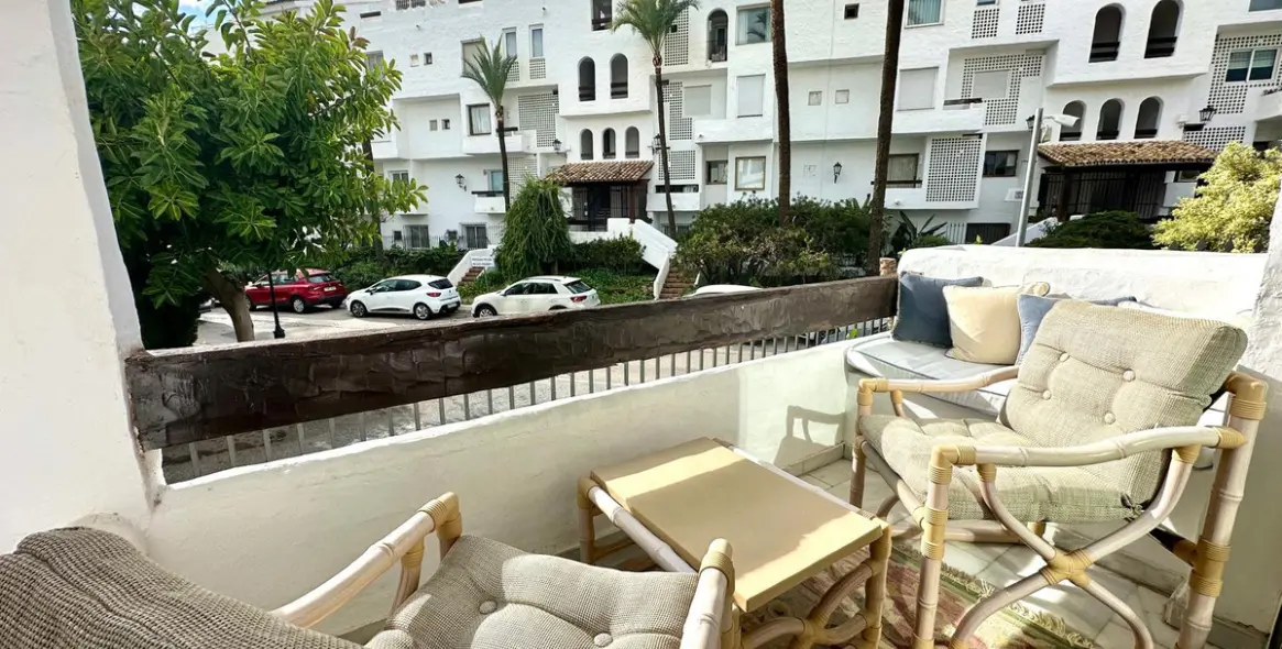 Долгосрочная аренда апартаментов на среднем этаже в Puerto Banús 35
