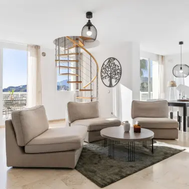 Alquiler a largo plazo de apartamento en planta media en Los Arqueros