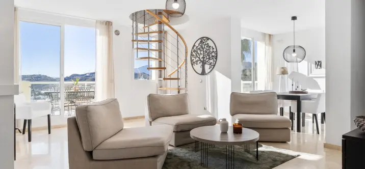 Alquiler a largo plazo de apartamento en planta media en Los Arqueros 0