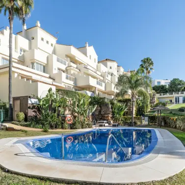 Alquiler a largo plazo de apartamento en planta media en Los Arqueros