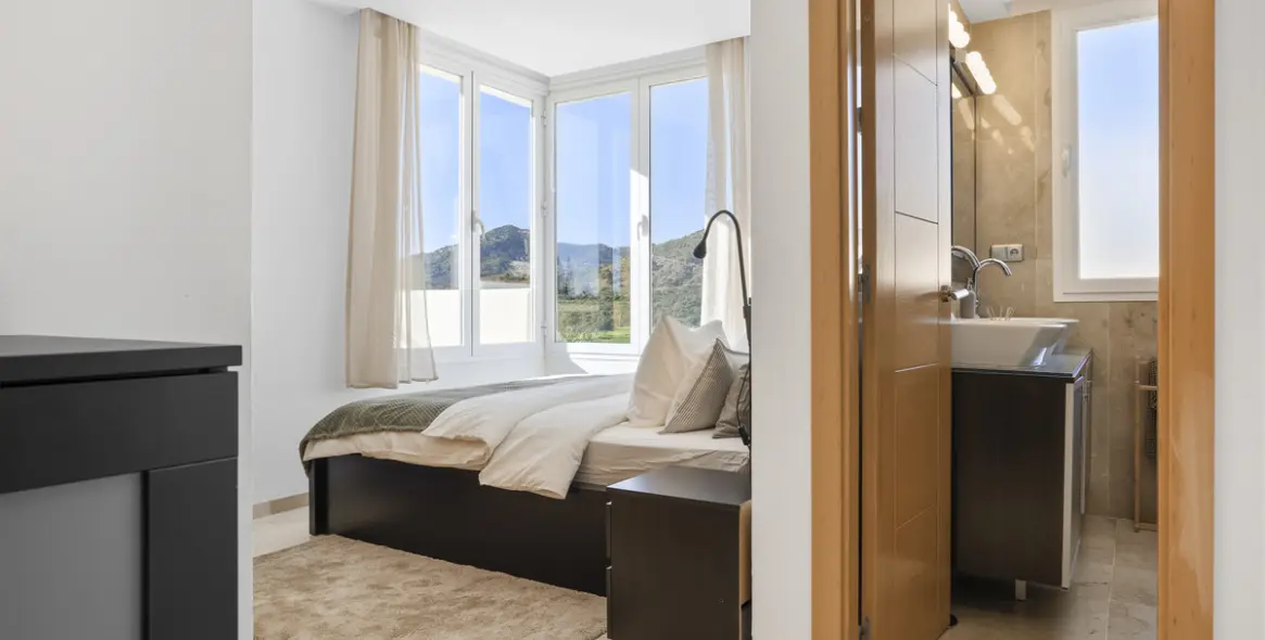 Long-term rent of middle floor apartment in Los Arqueros 12