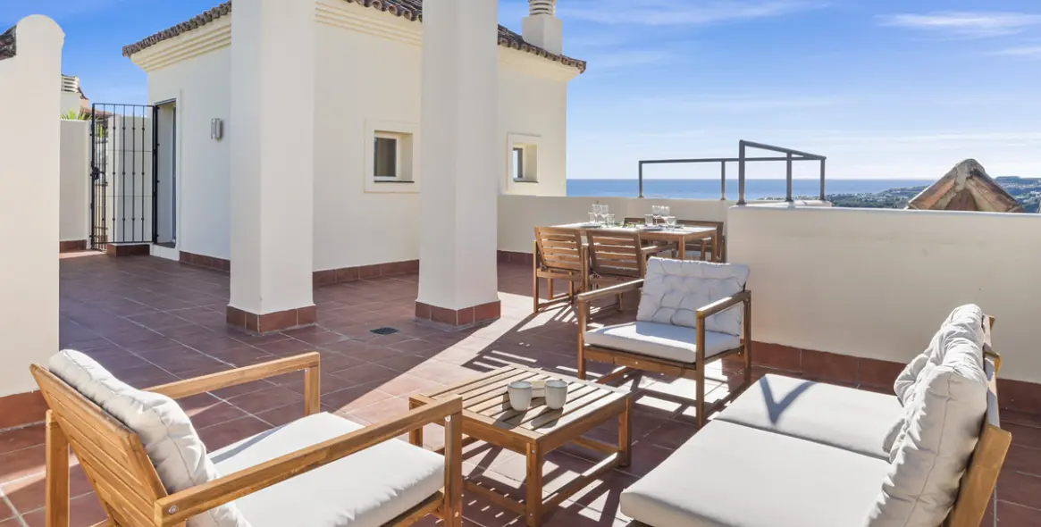 Long-term rent of middle floor apartment in Los Arqueros 22