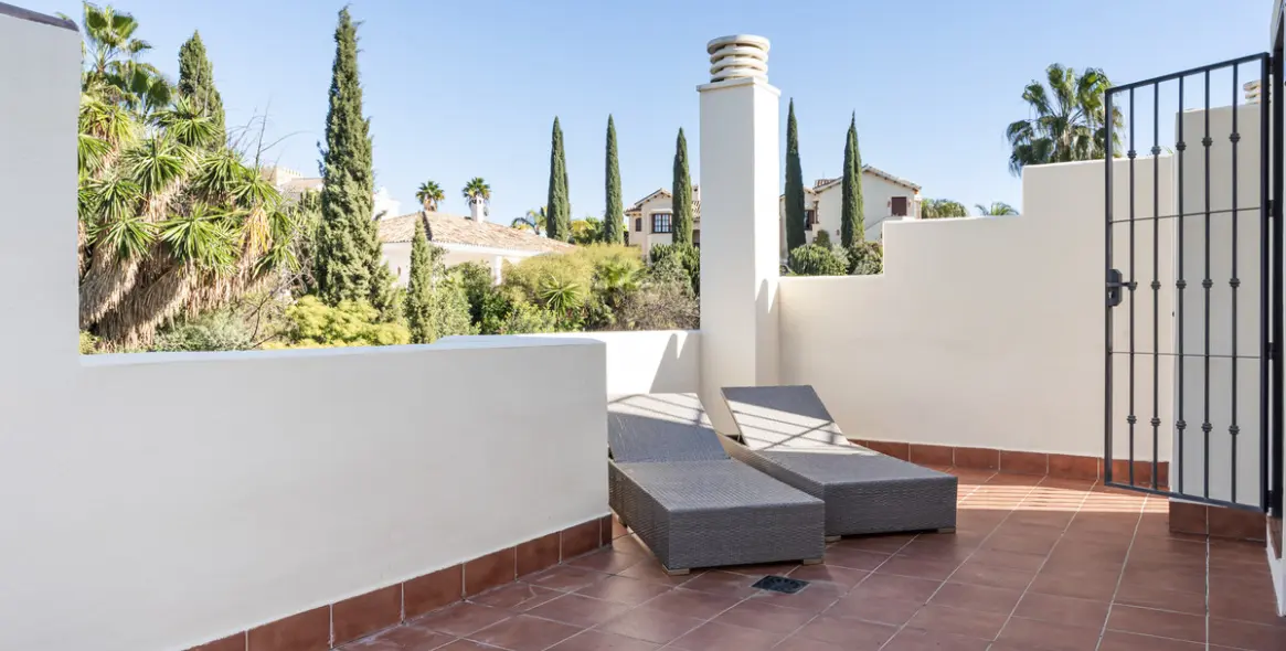Long-term rent of middle floor apartment in Los Arqueros 25