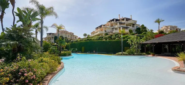 Долгосрочная аренда апартаментов на первом этаже в Benahavís 0