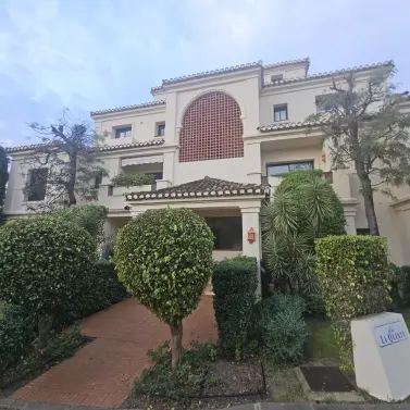 Долгосрочная аренда апартаментов на первом этаже в Benahavís