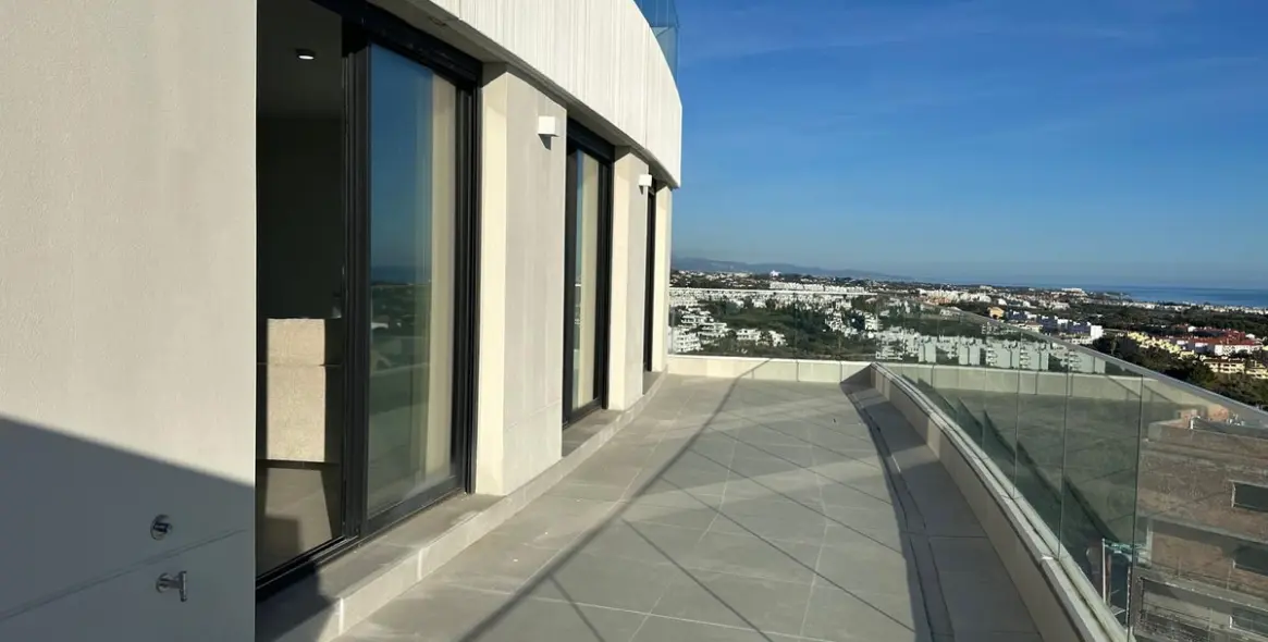 Long-term rent of penthouse in Selwo 11