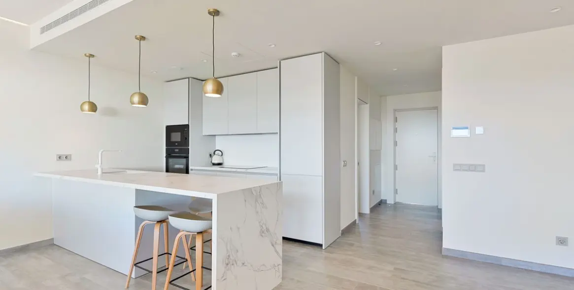 Sale of middle floor apartment in Higueron 4