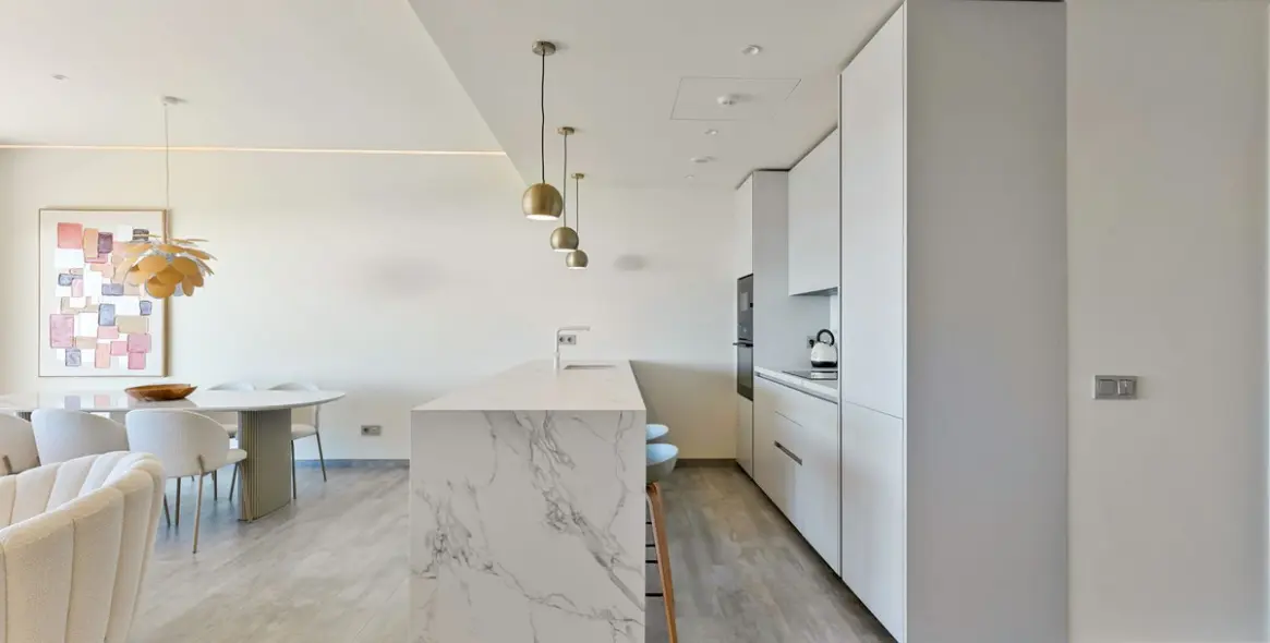 Sale of middle floor apartment in Higueron 5