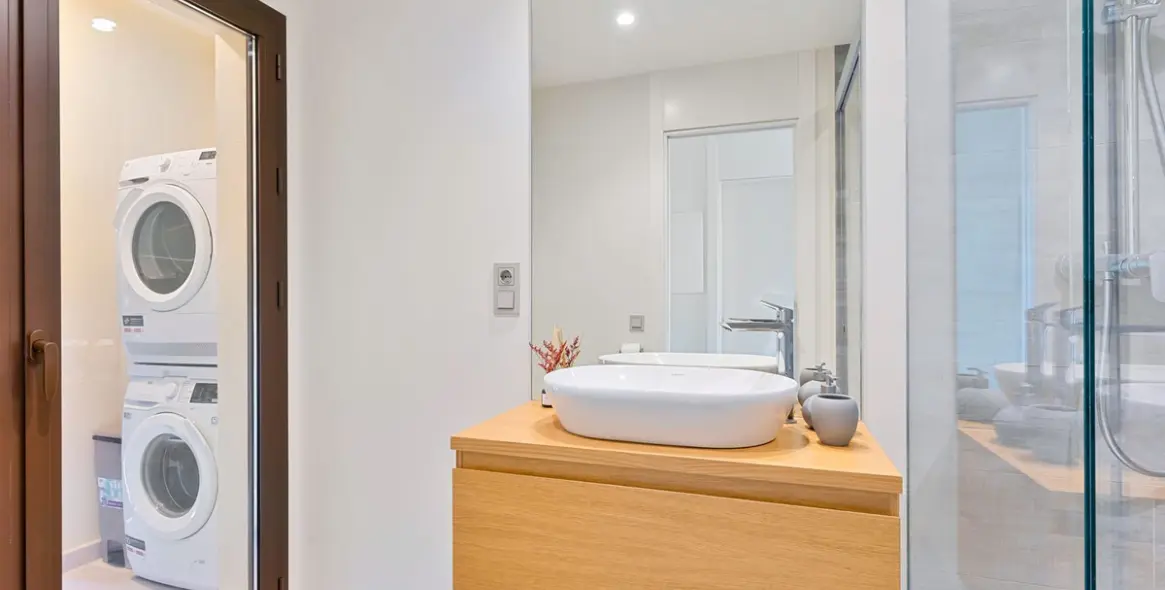 Sale of middle floor apartment in Higueron 6