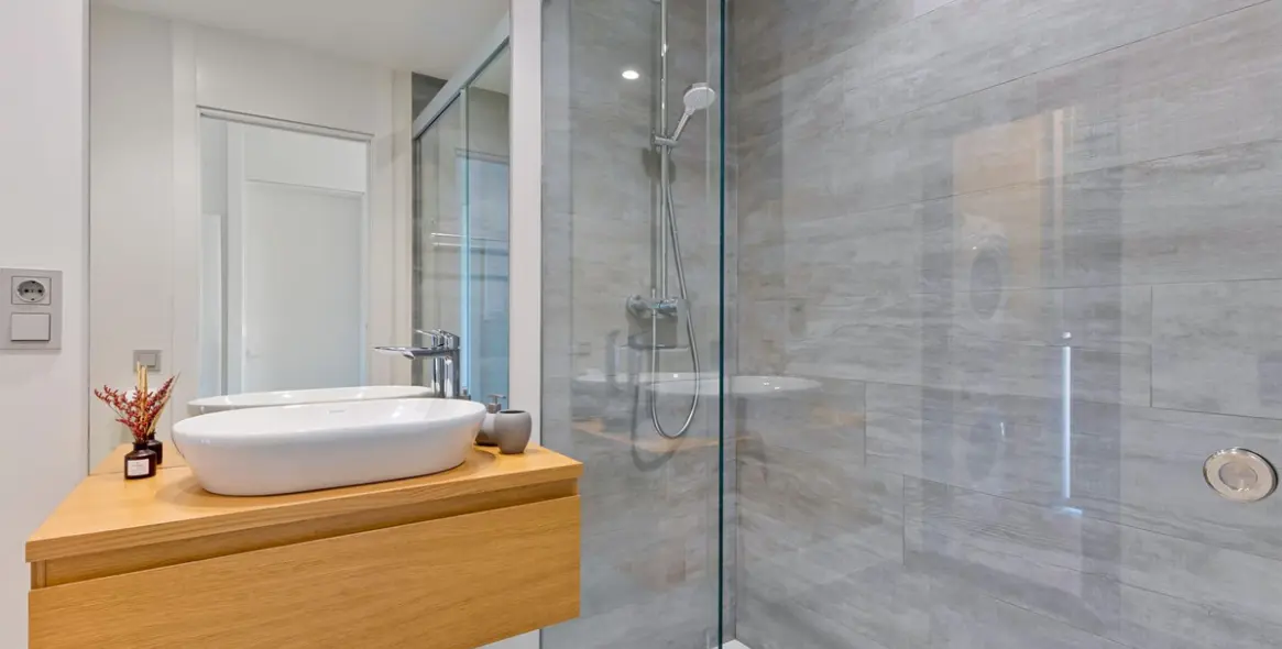 Sale of middle floor apartment in Higueron 8