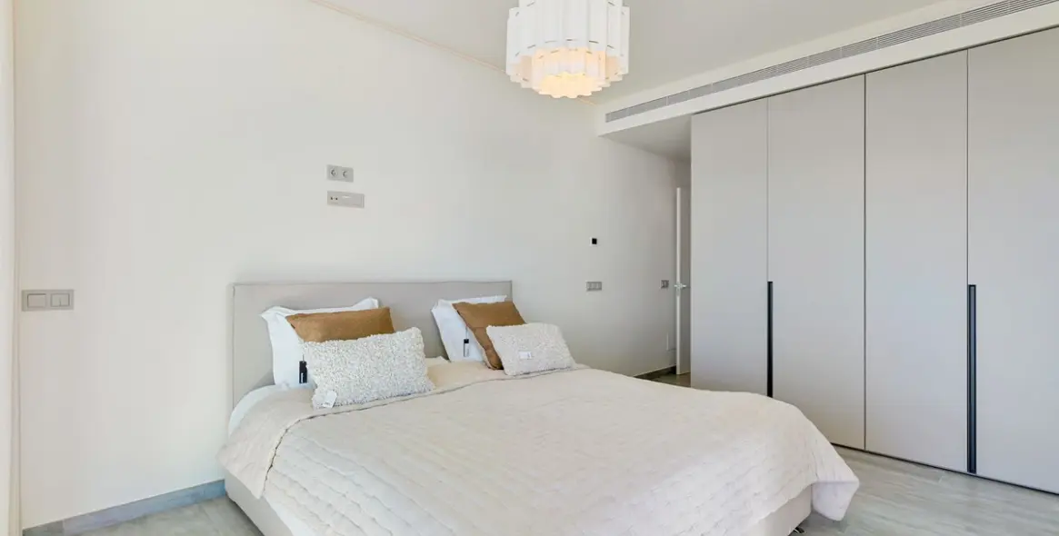 Sale of middle floor apartment in Higueron 13