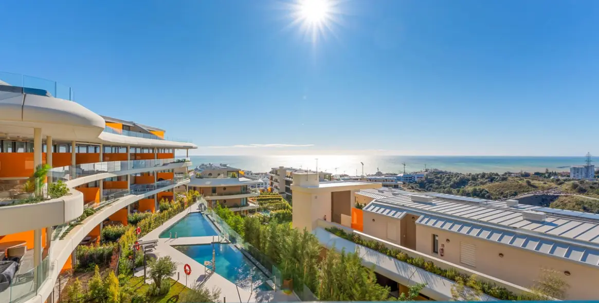 Sale of middle floor apartment in Higueron 16