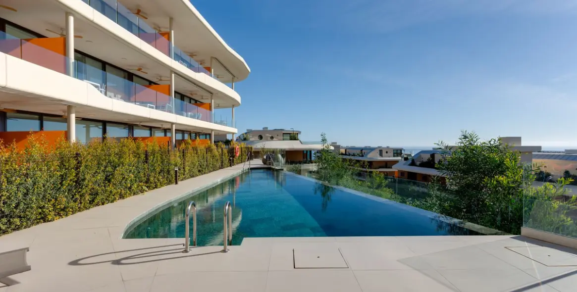 Sale of middle floor apartment in Higueron 17