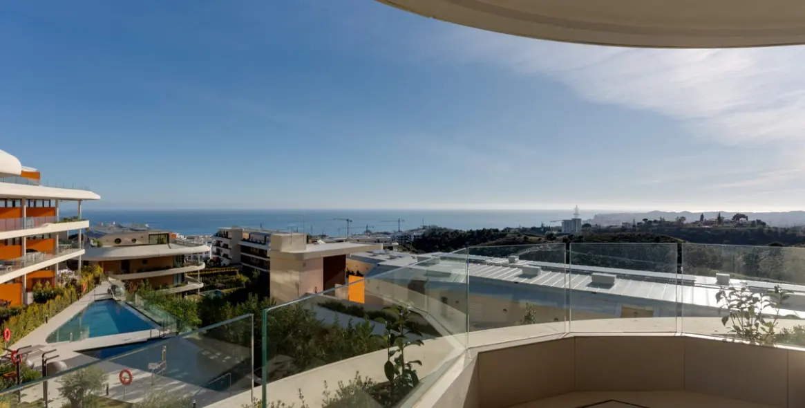 Sale of middle floor apartment in Higueron 19