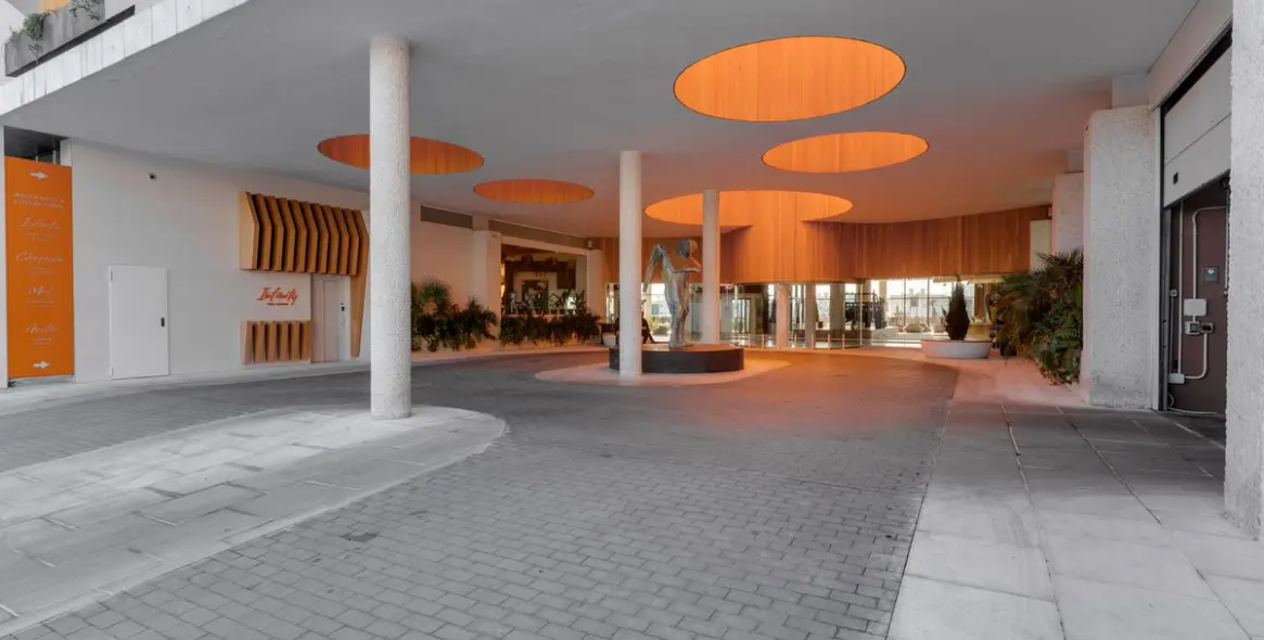 Sale of middle floor apartment in Higueron 20