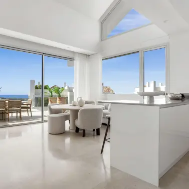 Sale of penthouse in Benahavís